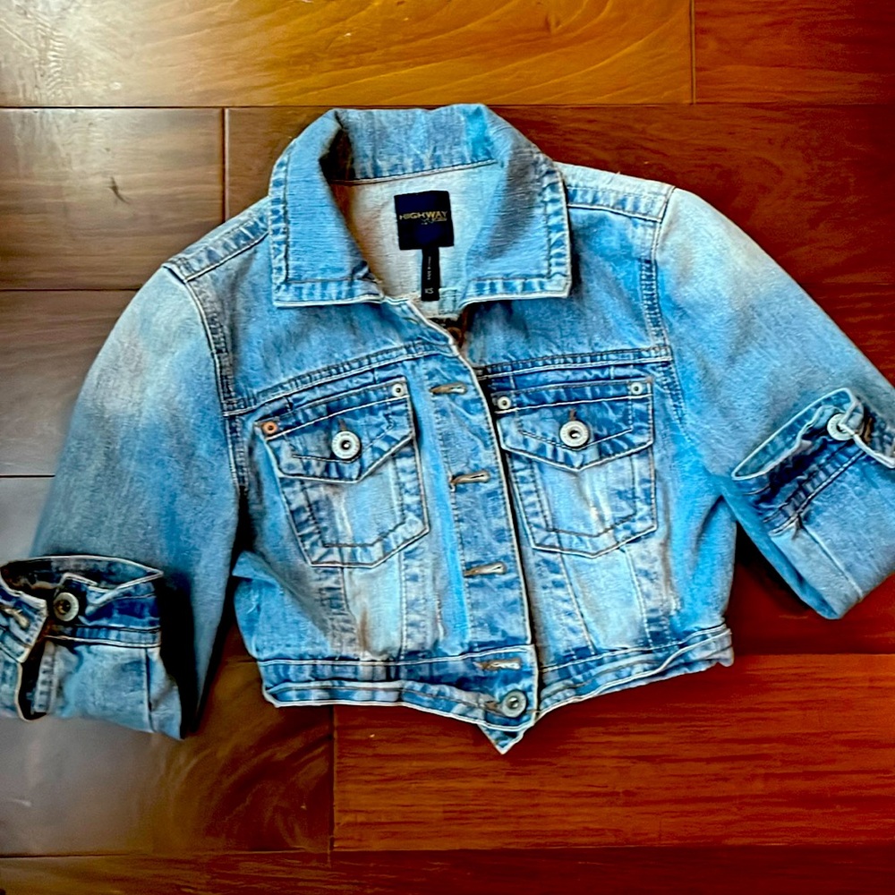 Never worn cute stylish crop jean jacket